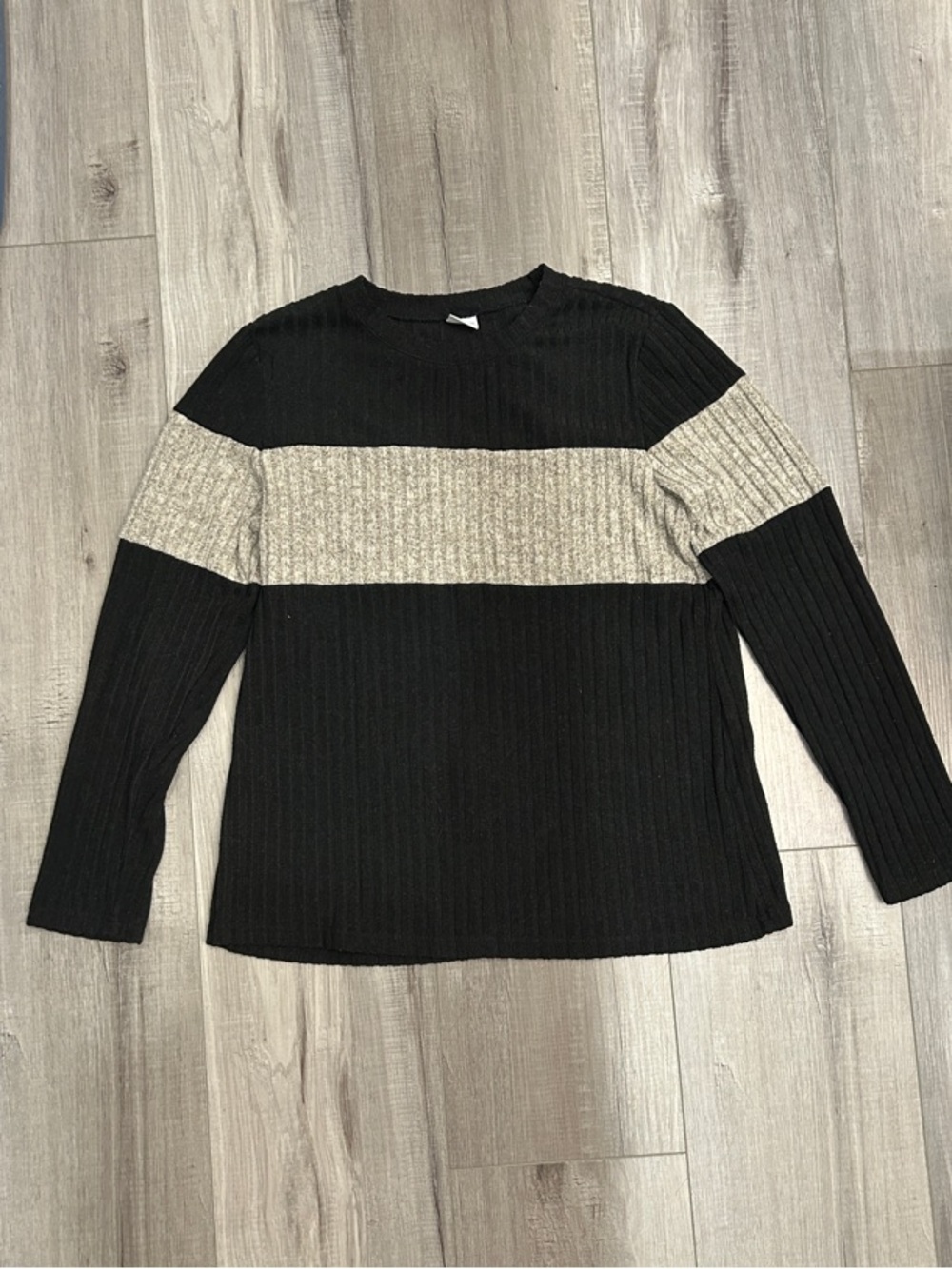 Black and Cream Colorblock Ribbed Women's Sweater Size L